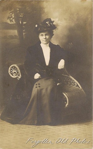 Postcard Suzie 1910 from Jen