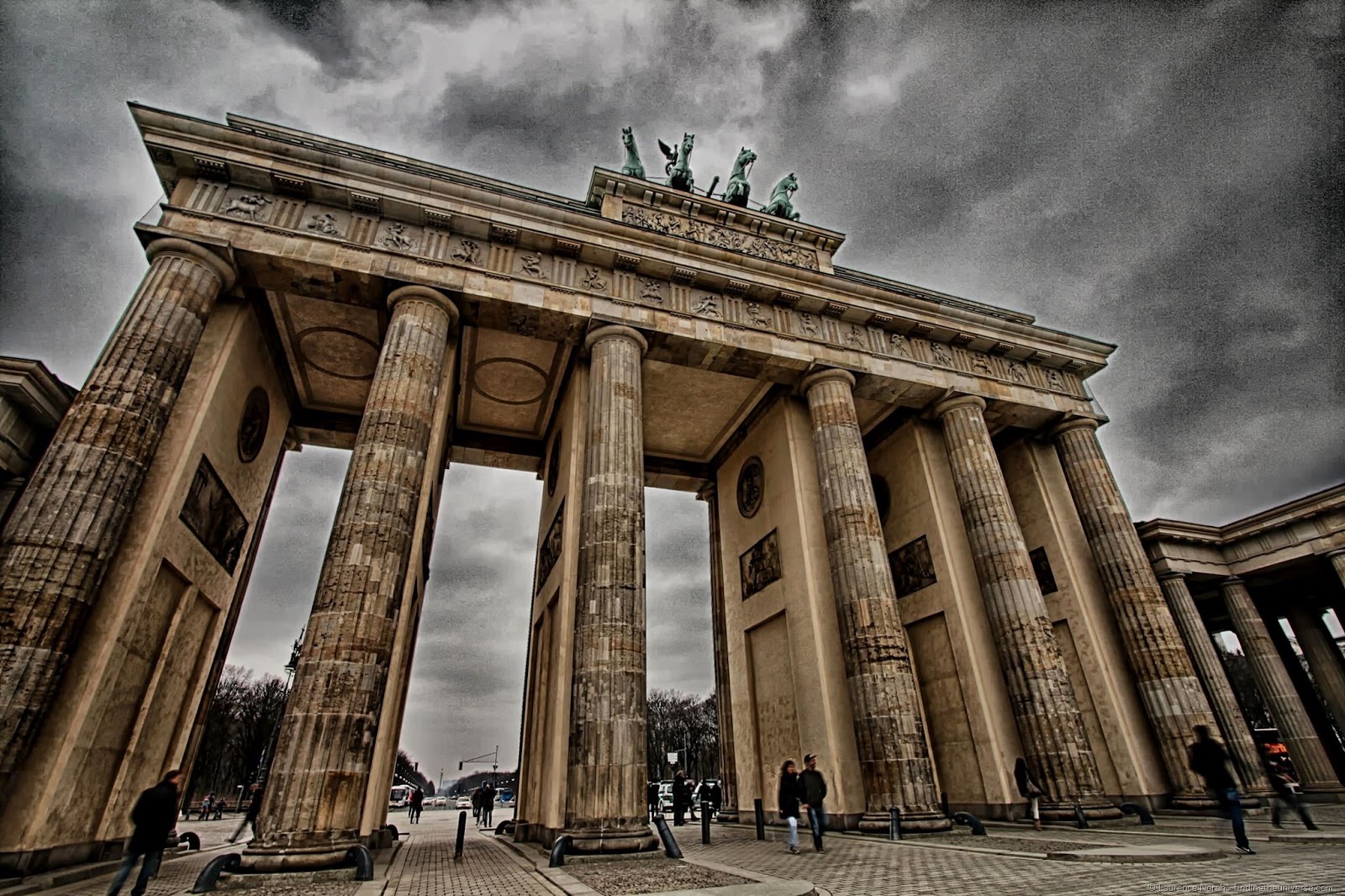 [Brandenburg-Gate-Berlin4.jpg]