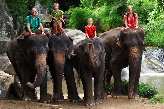 Imagini Thailanda: plimbare pe elefant, Patara, Thailanda