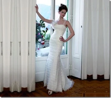 vestido para novia sencillo blanco con peinado recogido