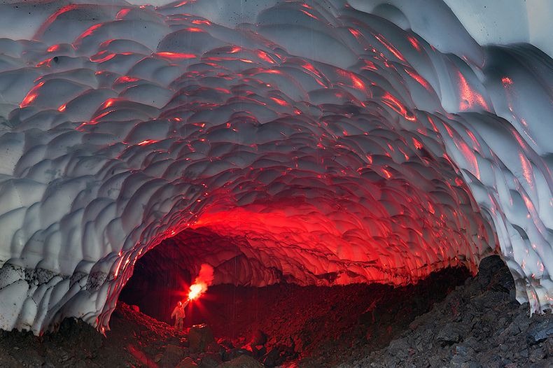 kamchatka-ice-tunnel-18