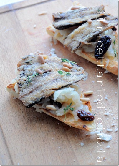 crostoni con sardine gratinate + cipolle ai pinoli e uvetta