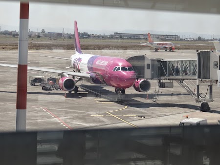 02. Wizz Air la Catania.JPG
