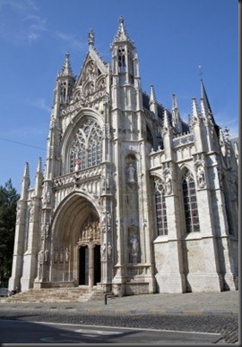 14867574-bruxelles--notre-dame-du-sablon-l-39-eglise-gothique--portail-sud