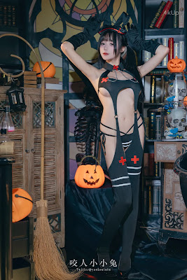 Coser@黏黏团子兔 万圣节看护士