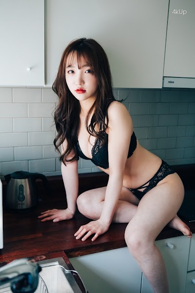Loozy Maximum Vol.1 – Son Ye-Eun (손예은)