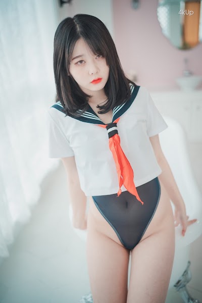 DJAWA Photo – Zia (지아) Swimming Lessons
