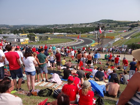 13. Spectatori Hungaroring.JPG