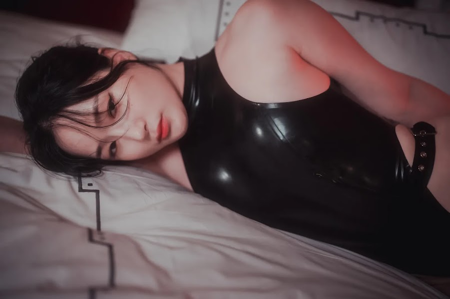 DJAWA Photo – Pia (피아) “Cling to Latex”