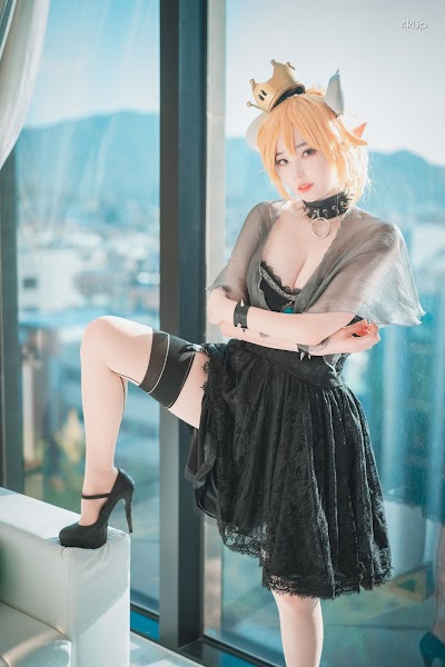 DJAWA Photo – Bambi (밤비) – Halloween with Bowsette (Super Mario Bros.)