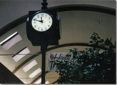 01 Triangle Mall Clock in November 1995