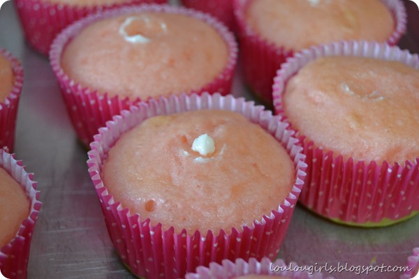 Cream-Filled-Cupcakes-Recipe (13)