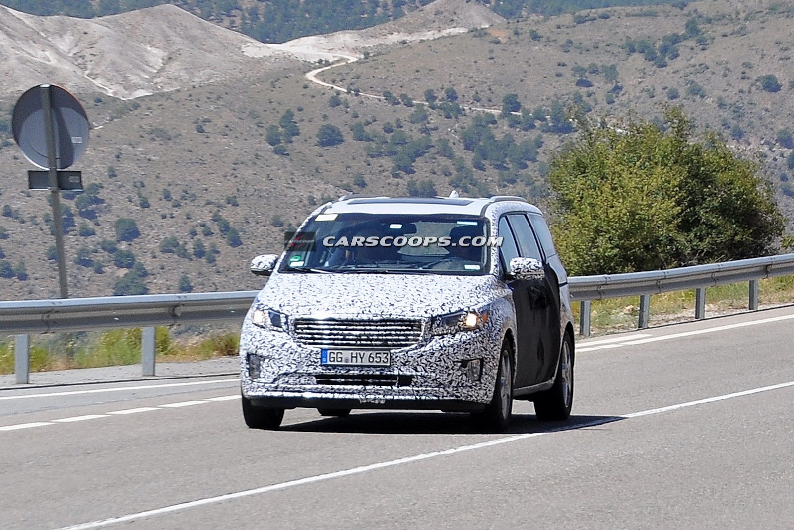 [2015-Kia-Sedona-Carnival-01%255B3%255D.jpg]