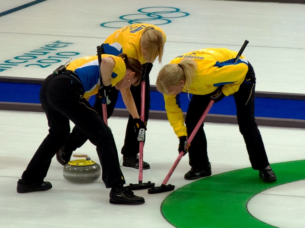 [curling%2520Olympic_Curling%252C_Vancouver_2010_crop_sweeping%255B4%255D.jpg]
