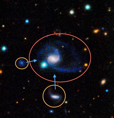 galáxia GAMA202627 e suas duas galáxias satélites