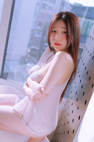 Yeon Woo (연우) See Through
