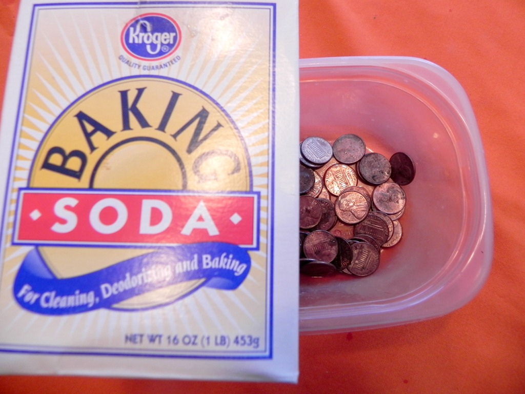 [using-baking-soda-to-shine-pennies5.jpg]