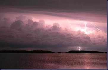 storm_squall_thunder_Florida_Keys-581x381