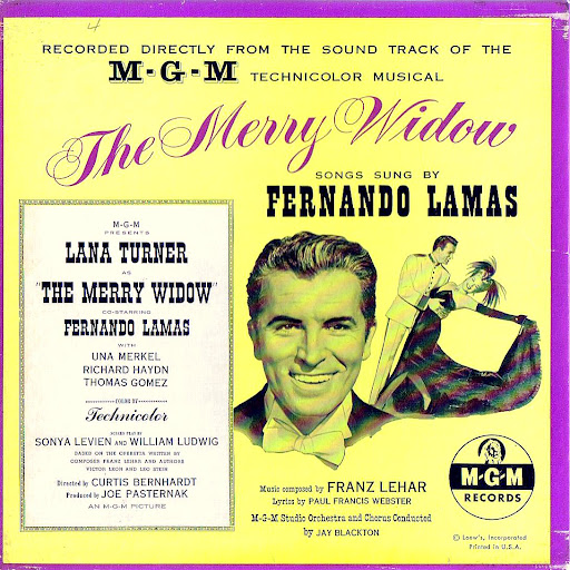 Elizabeth Gillies and Ariana Grande singing ariana grande nick jonas: