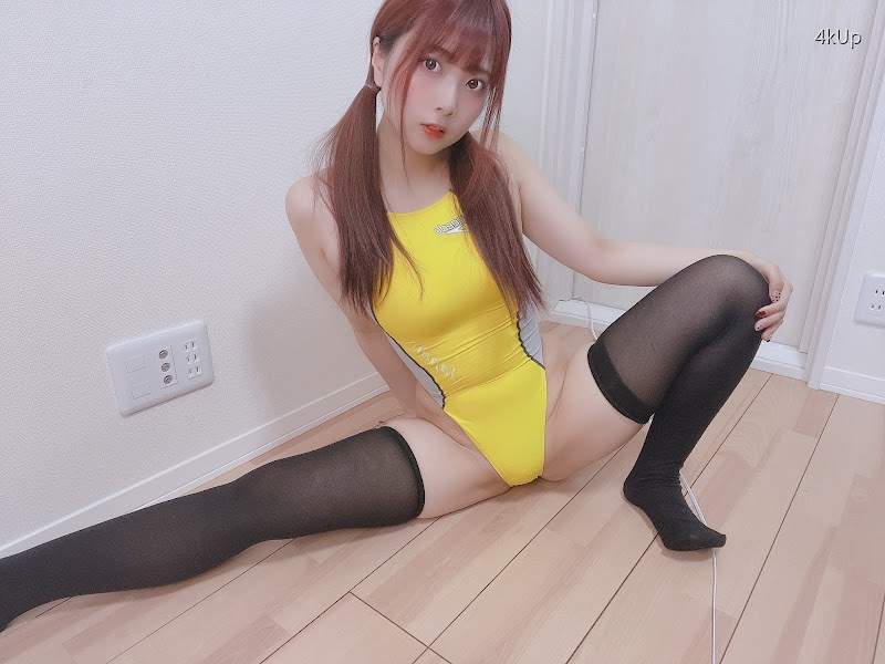 [Fantia] Tomiko (とみこ) 黄色い競泳水着 とニーソ