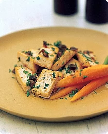 Piccata di tofu con capperi e carotine novelle