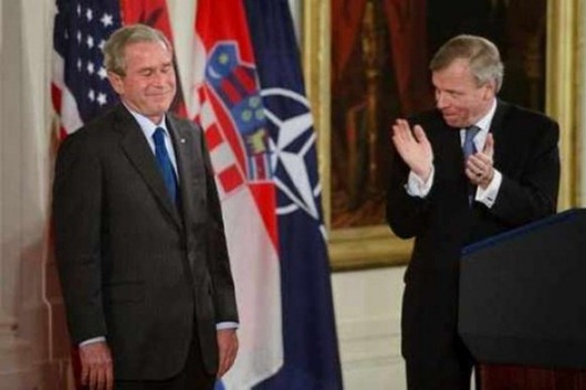 George-W-Bush-Funny-Pics-10-520x346