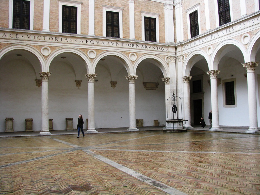 [Palazzo_Ducale_cortile%255B4%255D.jpg]