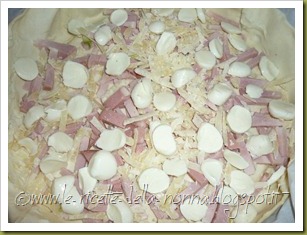 Torta salata all'aceto balsamico con zucchine, erba cipollina, prosciutto cotto e mozzarella (5)
