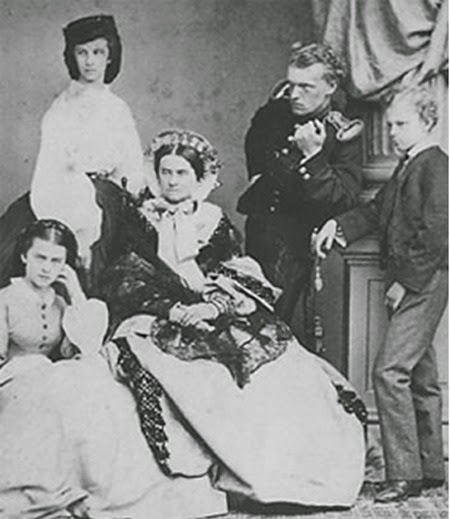 Ludovica di Baviera, madre di Sissi con i figli Matilde, Elena, Carlo Teodoro e Massimiliano Emanuele