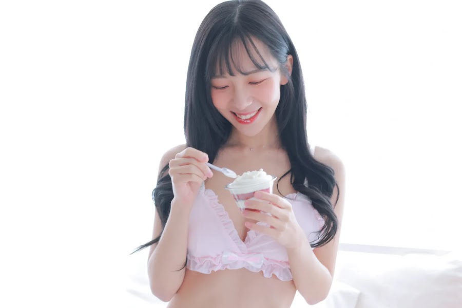 쏘블리 (@leeesovely) Housekeeper 2-1 Photo Set Collection