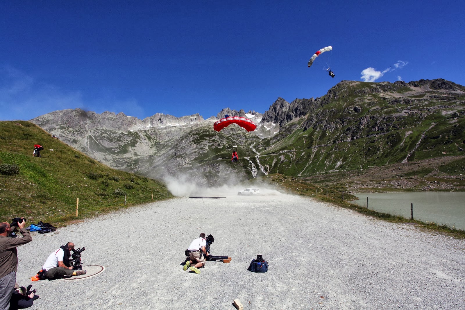 [Nismo-Vs-Wingsuit-7%255B3%255D.jpg]