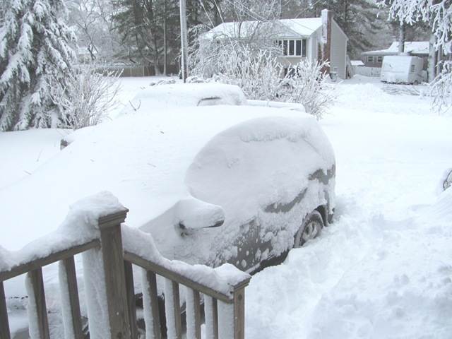 [Blizzard%25202.11.2013%2520car%2520in%2520driveway%2520covered%2520in%2520snow21%255B3%255D.jpg]