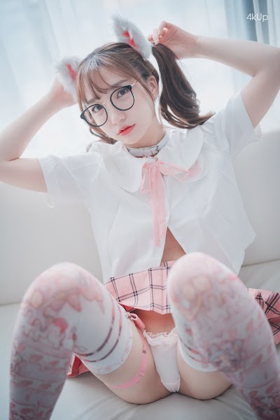 DJAWA Photo – Son Ye-Eun (손예은) Cute Pink