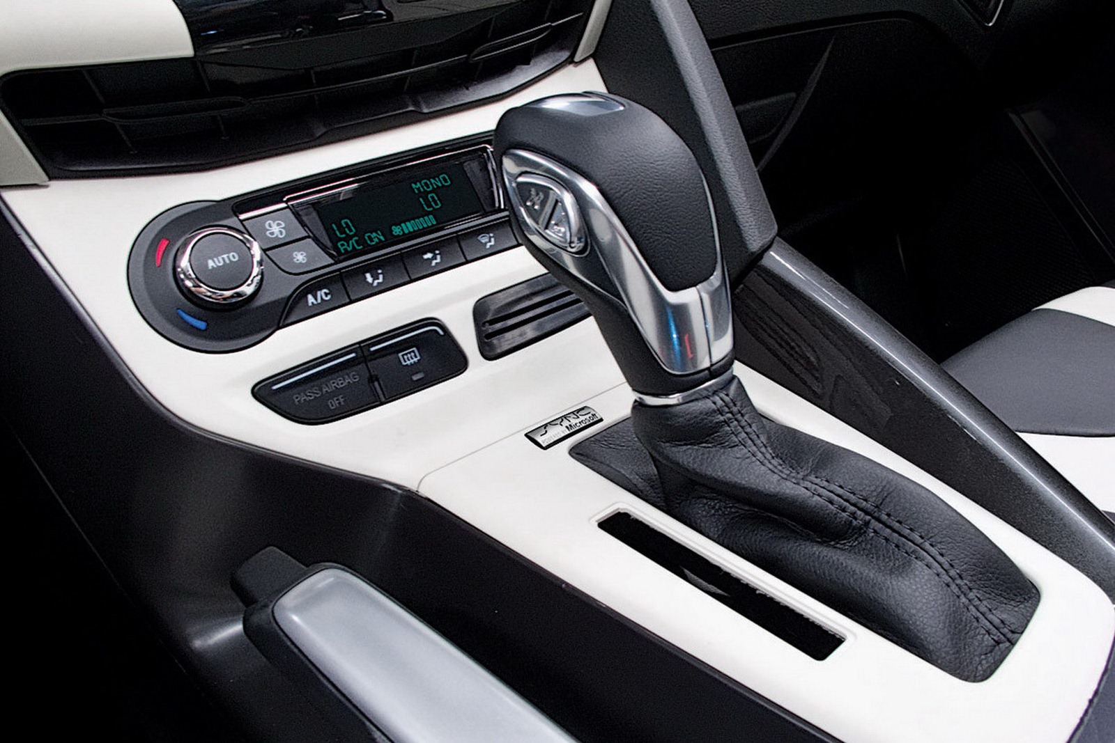 [13FordFocus_33%255B2%255D.jpg]