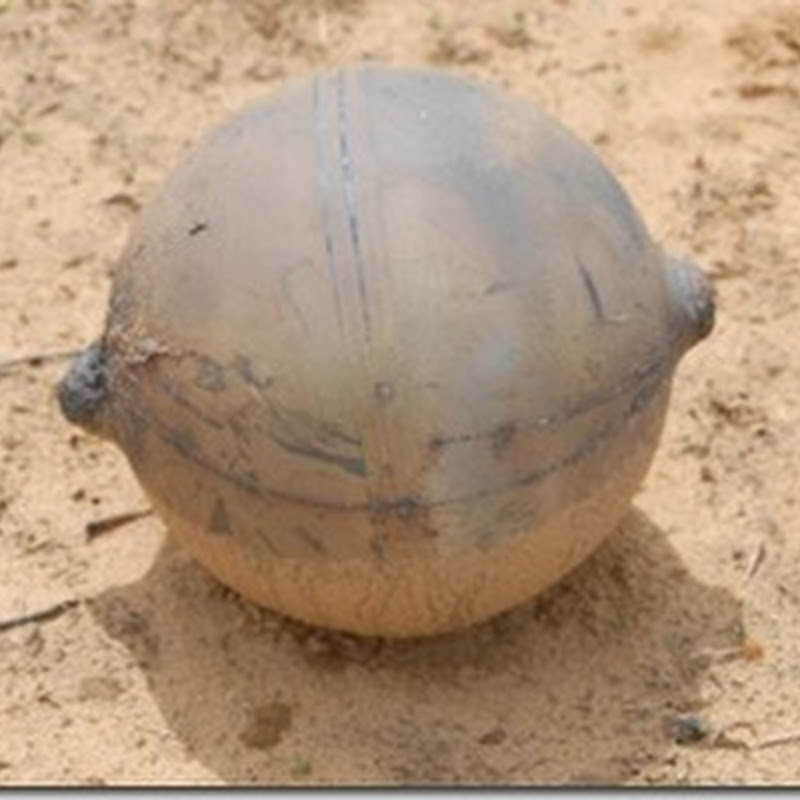 Misterul sferei de  metal cazuta in desert