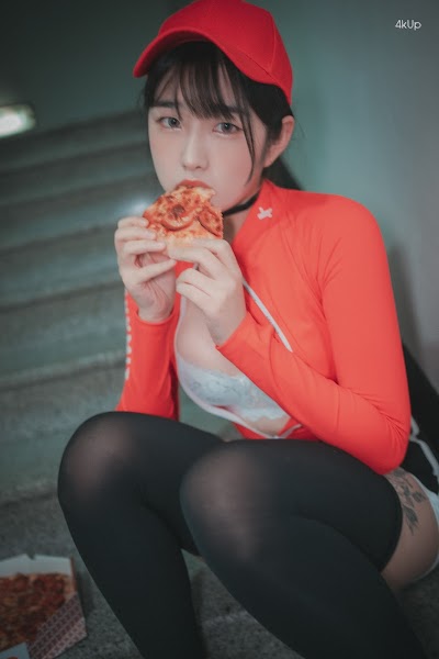 DJAWA Photo – Sonson (손손) Pizza Girl