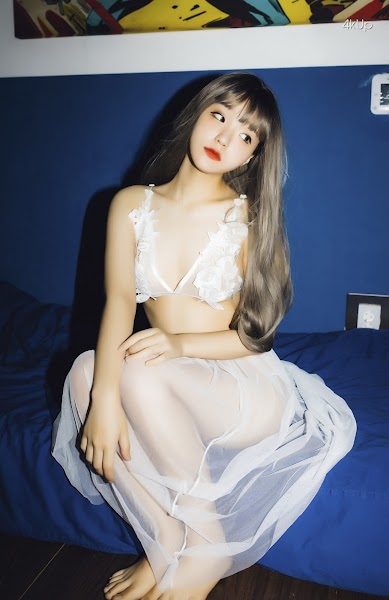 Jeong Jenny (정제니) – Jenny’s maturity – Moon Night Snap
