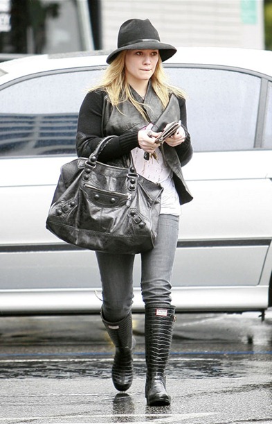 Hilary Duff Visiting Medical Building In Brentwood