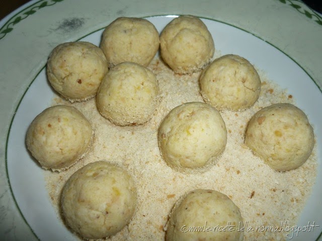 [Polpette%2520vegetariane%2520con%2520ricotta%2520e%2520funghetti%2520%25285%2529%255B3%255D.jpg]