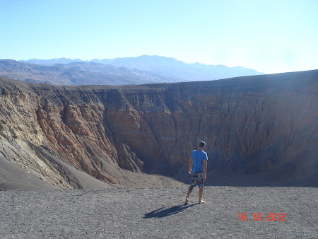 Death Valley California: Aici a cazut bomba