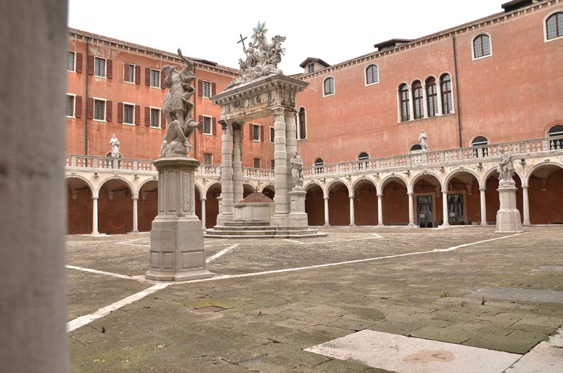 Chiostro_trinita_17b.jpg Chiostro trinita 17b