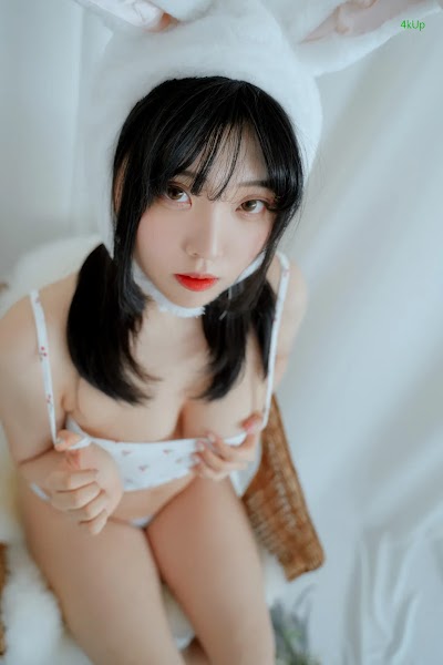 Song Hana (송하나) x BBUTTERMILK – HANA’s Room