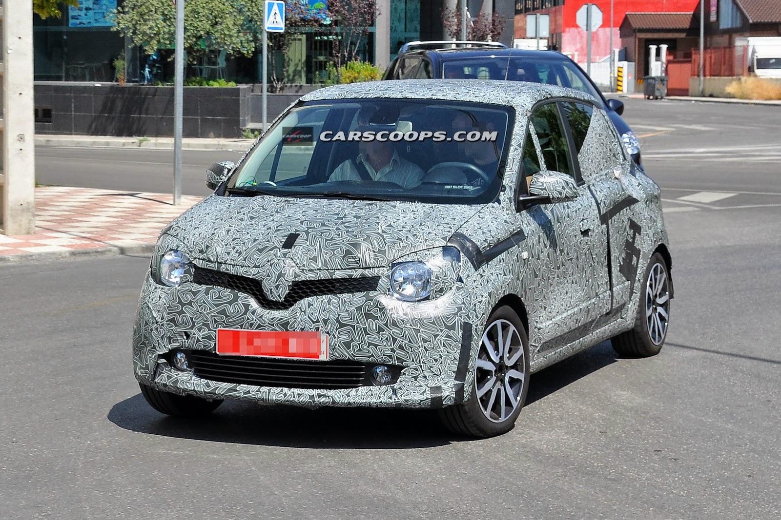 [2014-Renault-Twing0-4%255B3%255D.jpg]