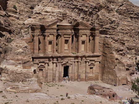 Manastirea - Petra