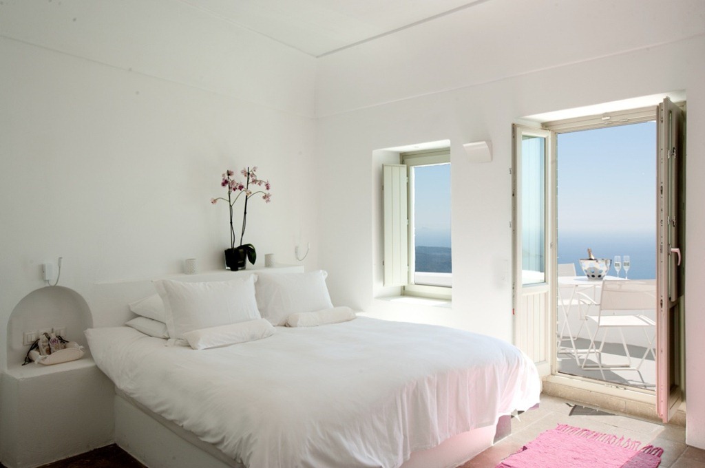 [santorini-grace-white-bedroom-with-balcony%255B3%255D.jpg]