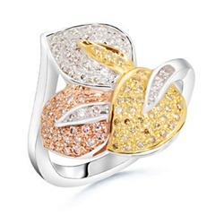 Round-Diamond-Three-Leaf-Designer-Ring-in-18k-White-Gold_YS_SR0102D