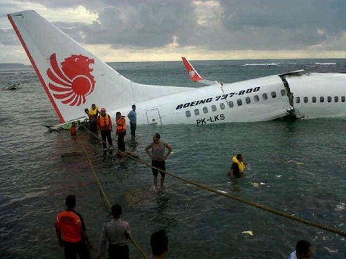 Lion Air jatuh di Bali (2)