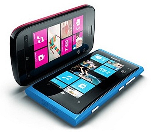 Smartfony-Nokia-Lumia-800-i-Lumia-710-uze-v-rossii