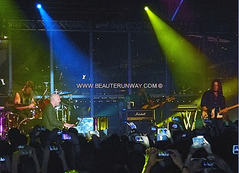 THE FRAY GUINNESS ARTHUR’S DAY CONCERT PINT PARTY SINGAPORE FANS BOLD NIGHT OUT  Isaac Slade Joe King Dave Welsh Ben Wysocki glass shaped party arena Boldest Busker Cheers to Arthur Marina Bay Sands