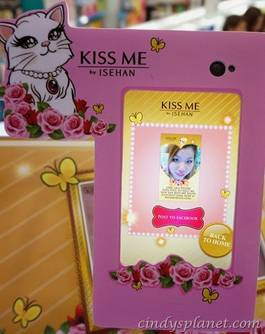 [KissMeSelfie143.jpg.webp]